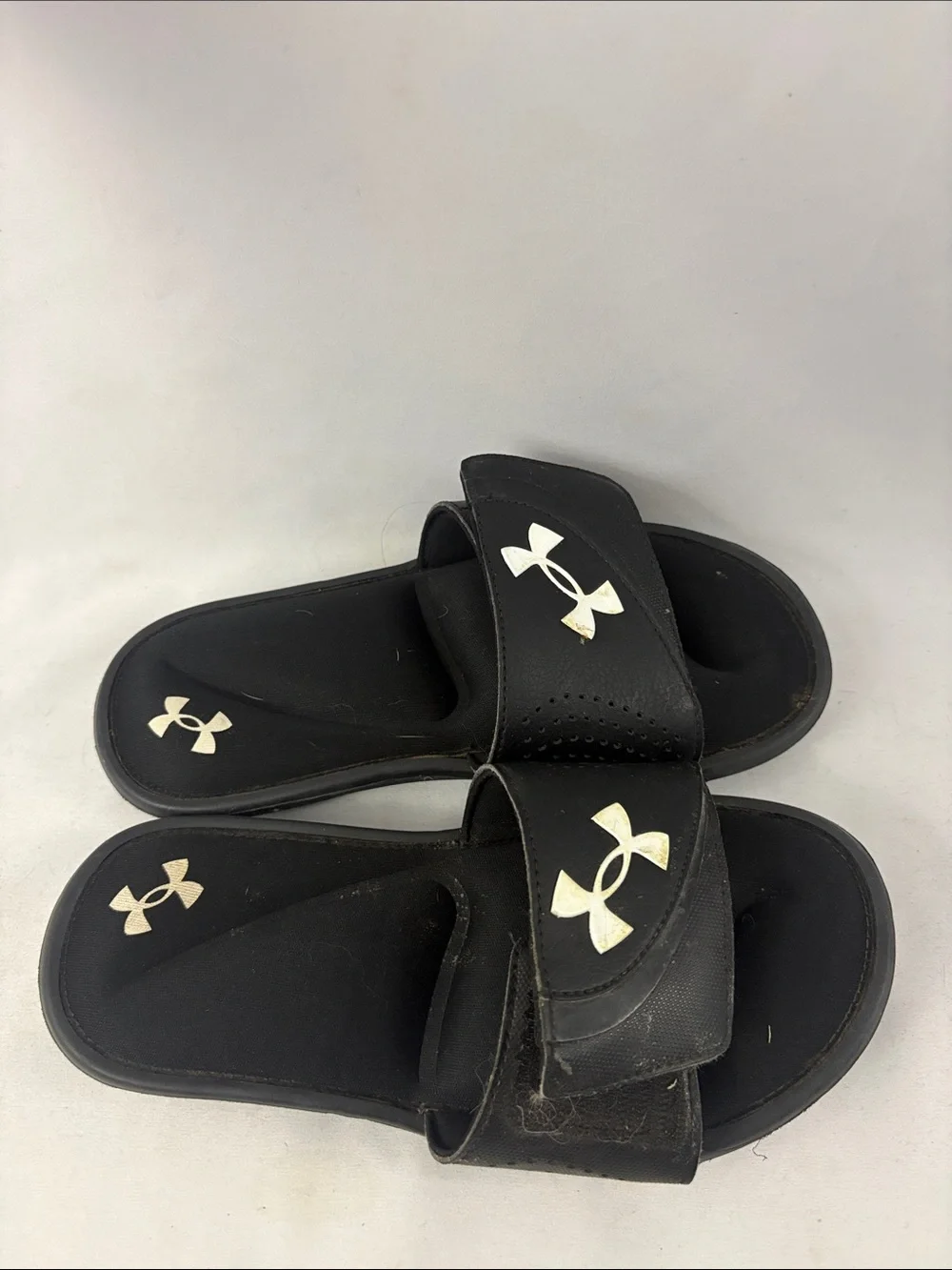 Under Armour Slides Boys Sz 4Y 4D‎ Foam Black White Sandals